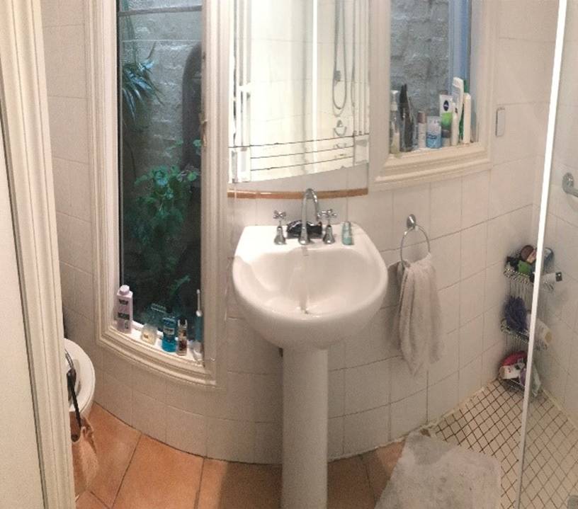 A bathroom with a sink and mirror

Description automatically generated with medium confidence